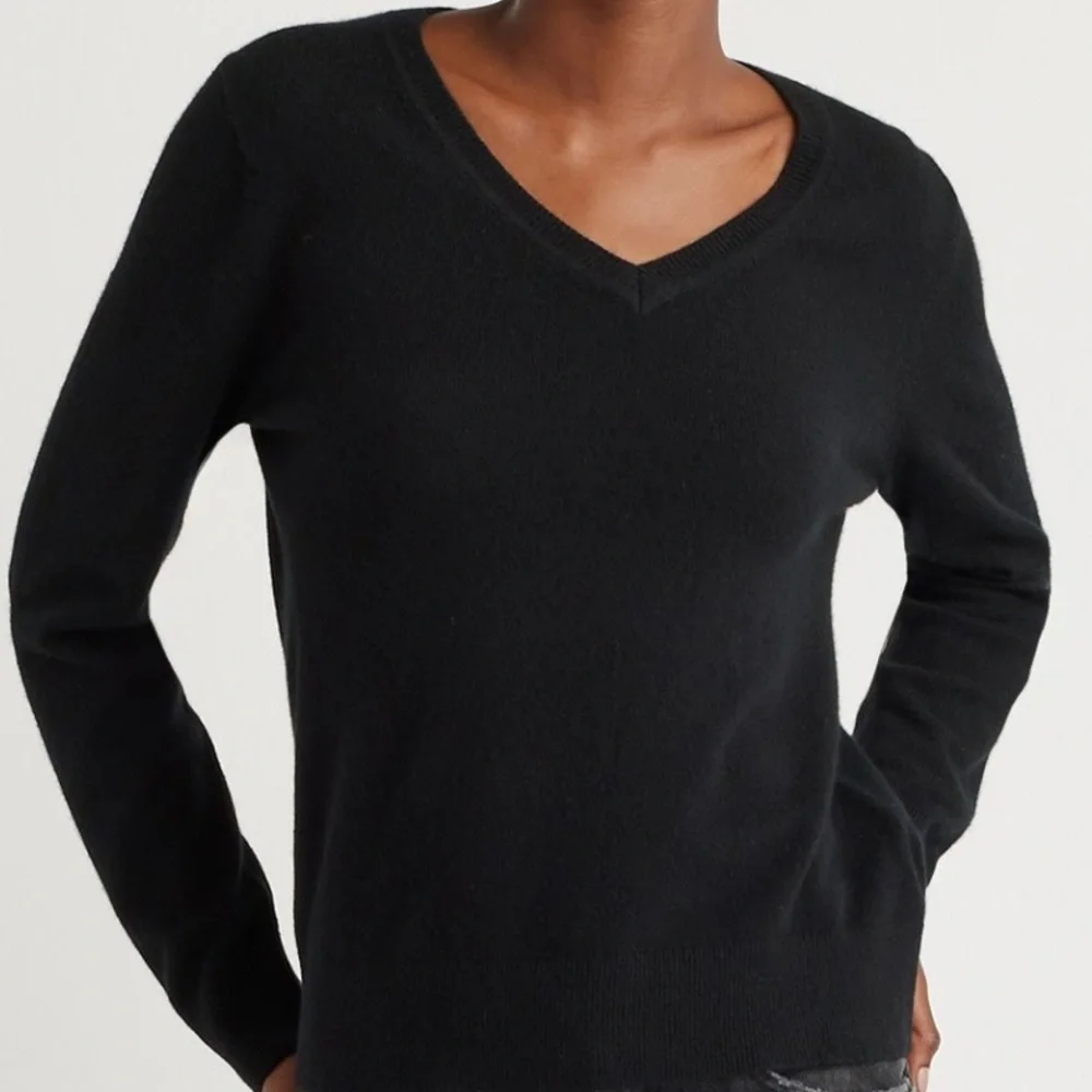 Quince Cashmere Blend V neck Sweater Organic Cotton Blend Classic Luxurious Knit